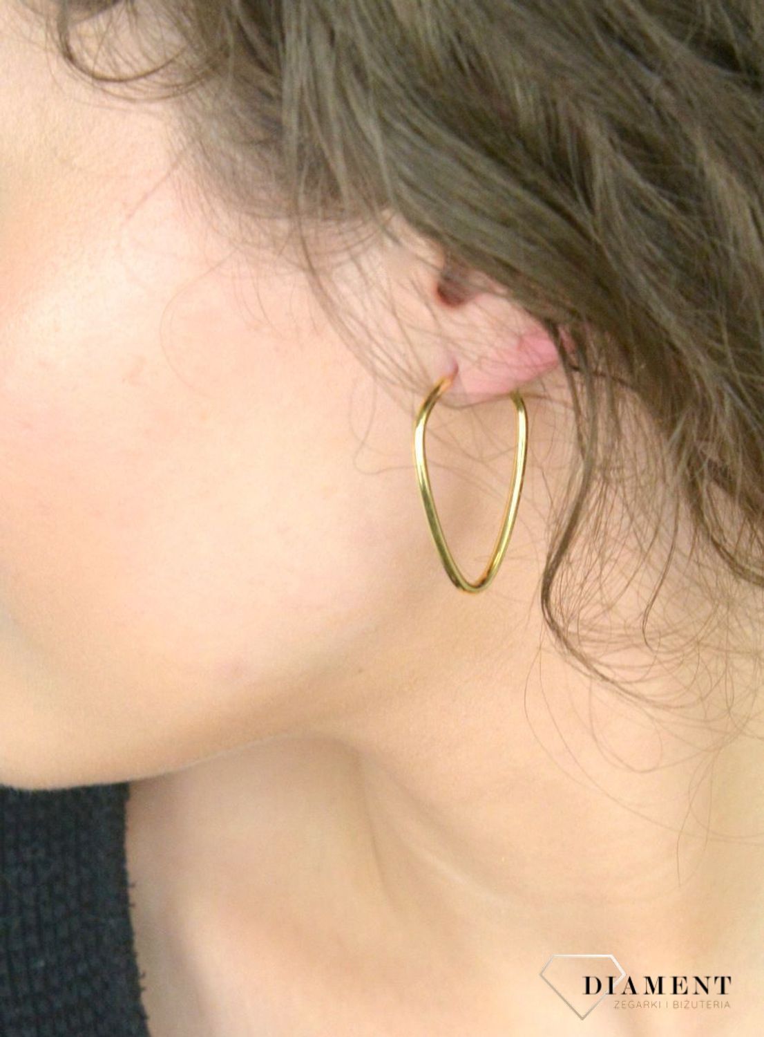 Kolczyki złote owalne pr 585, C5LBFLEX-2-BAR1 OR205574 Złote kolczyki owalne – klasyczna elegancja. Stylowe kolczyki wykonane z wysokiej jakości złota próby 585, o wadze 1,60 g. 1.jpg